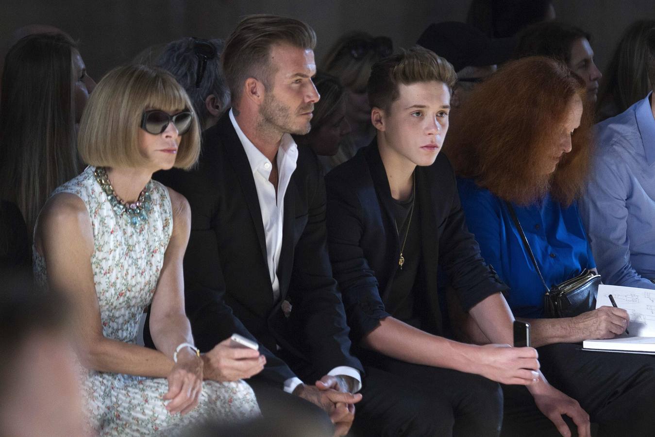 Espectadores de lujo. David Beckham y la editora jefe de Vogue, Anna Wintour, presenciaron el defile en primera fila.