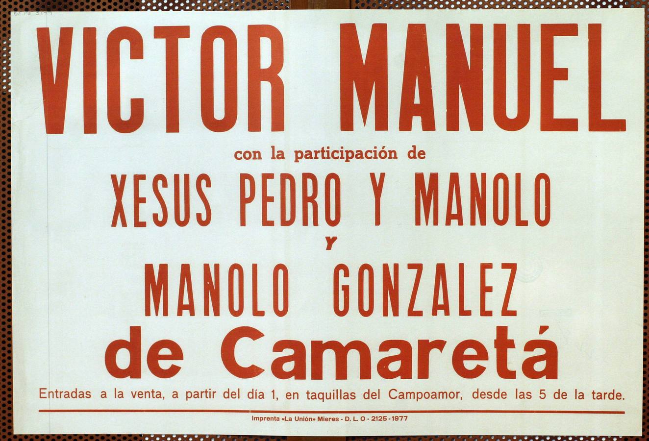 Una exposición en Oviedo recorre los 50 años de Víctor Manuel en la música