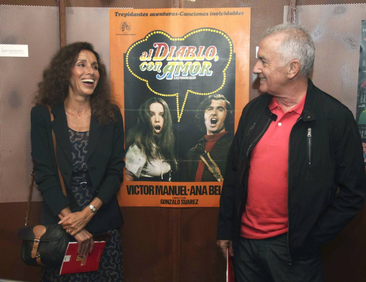 Una exposición en Oviedo recorre los 50 años de Víctor Manuel en la música