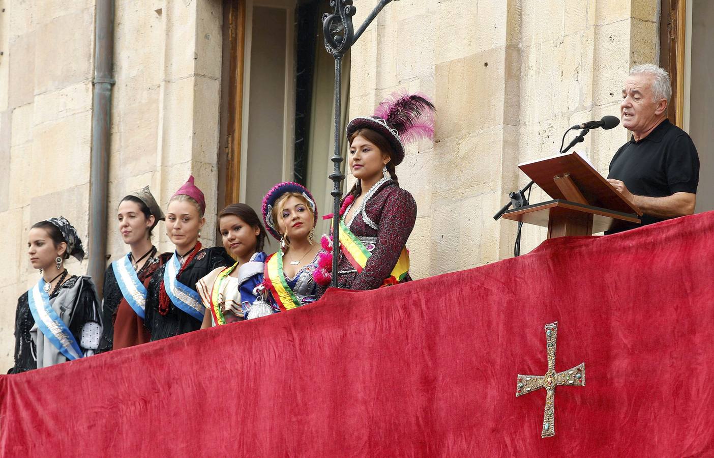 Víctor Manuel lee el pregón de las Fiestas de San Mateo