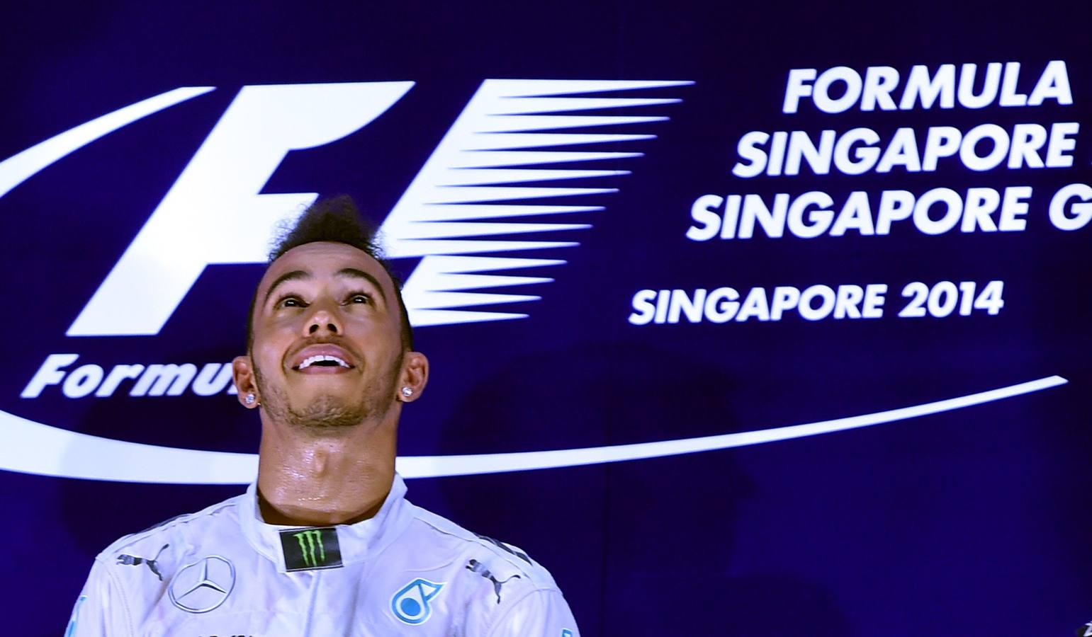 Hamilton gana en Singapur y es el nuevo líder del Mundial de Fórmula 1