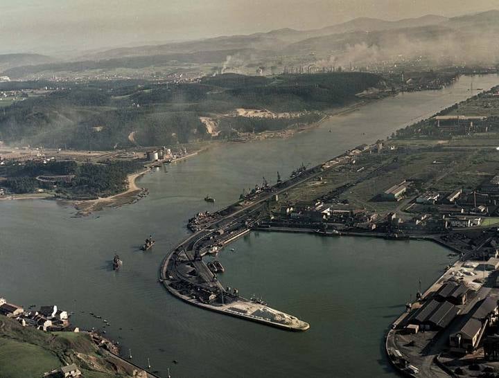 Curva de Pachico en la ría de Avilés.