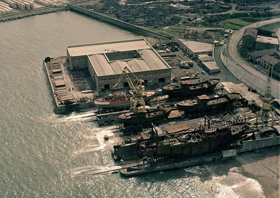 Astilleros en Gijón.