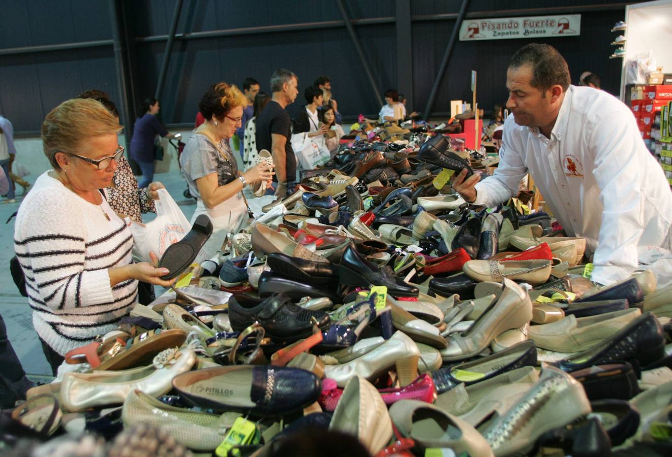 La feria del stock de Gijón, en imágenes