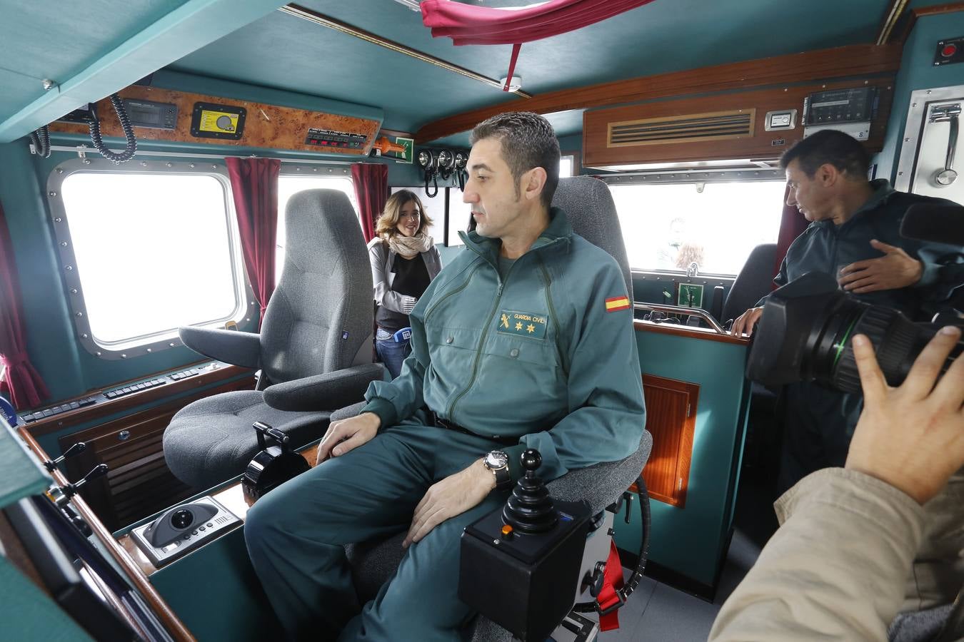 El ministro de Interior visita en Gijón la nueva embarcación de la Guardia Civil