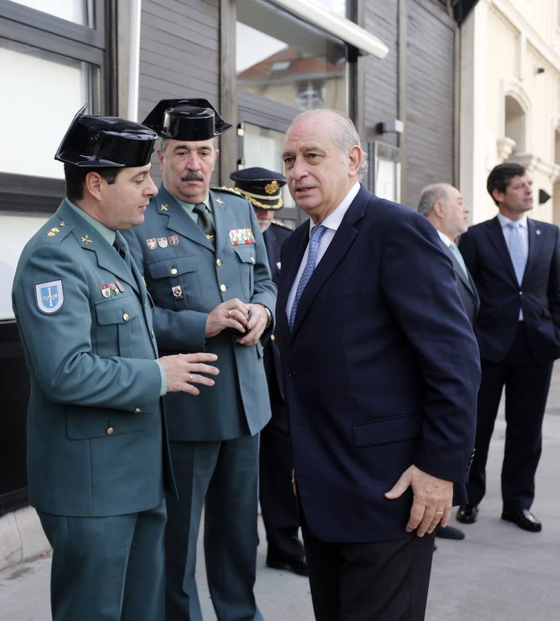 El ministro de Interior visita en Gijón la nueva embarcación de la Guardia Civil