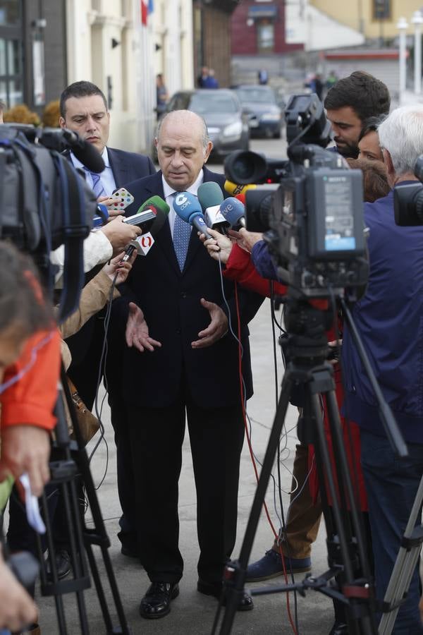 El ministro de Interior visita en Gijón la nueva embarcación de la Guardia Civil