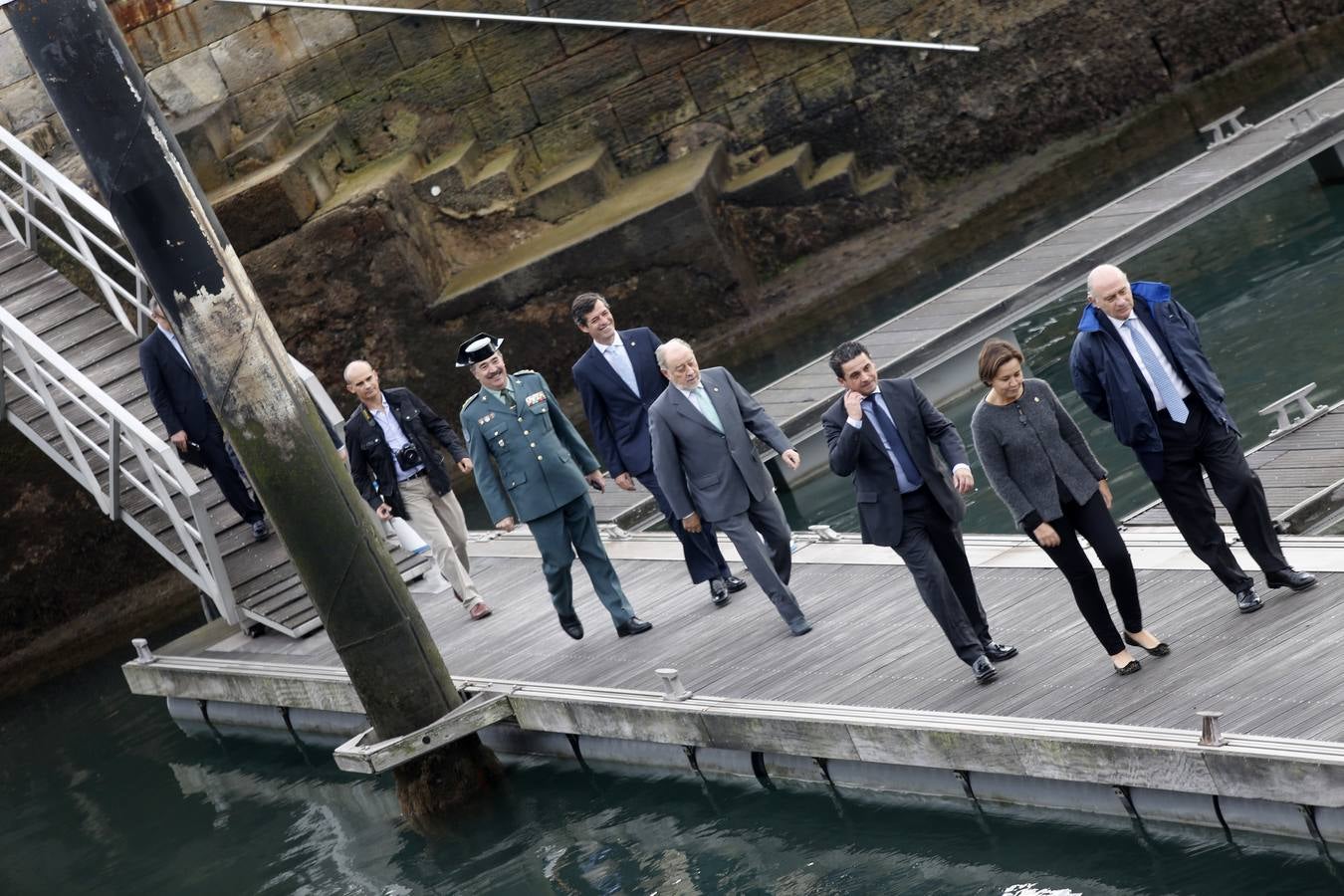 El ministro de Interior visita en Gijón la nueva embarcación de la Guardia Civil