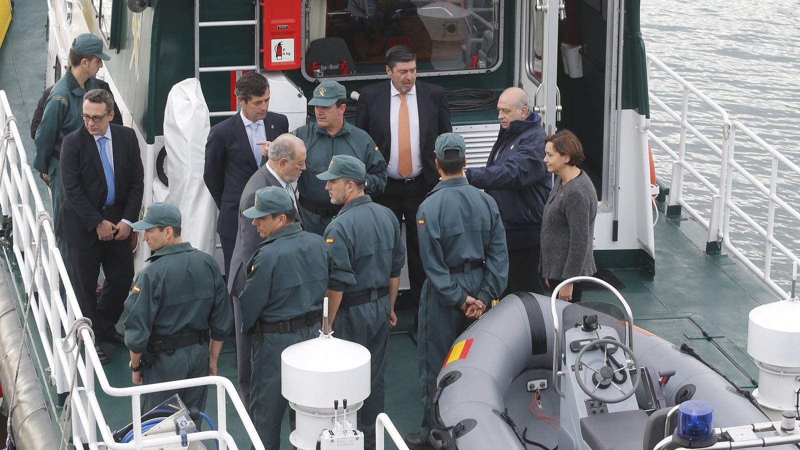El ministro de Interior visita en Gijón la nueva embarcación de la Guardia Civil