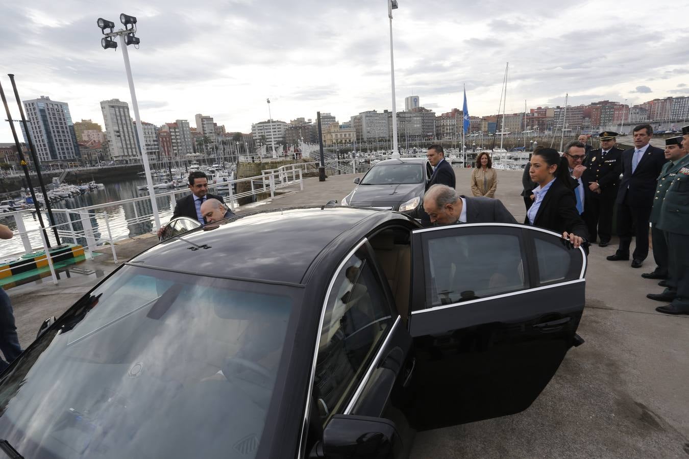 El ministro de Interior visita en Gijón la nueva embarcación de la Guardia Civil