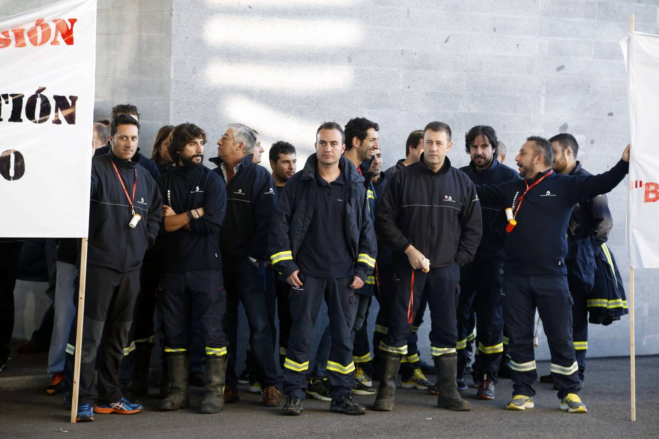 Los bomberos de Asturias protestan por la falta de medios