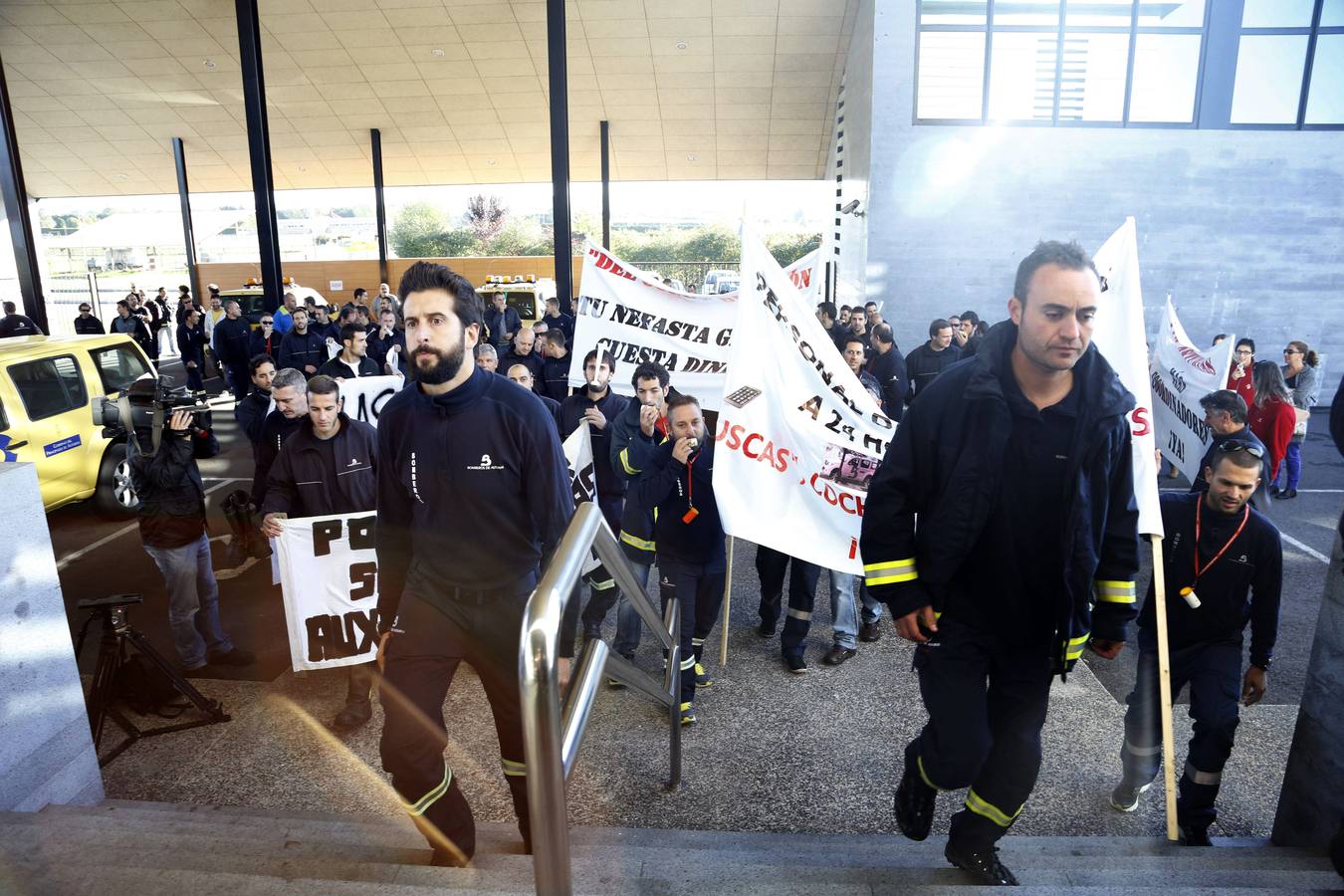 Los bomberos de Asturias protestan por la falta de medios