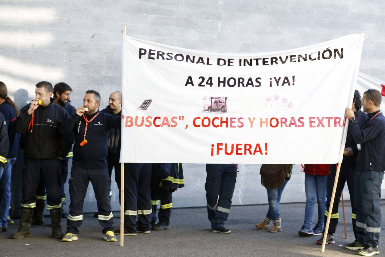 Los bomberos de Asturias protestan por la falta de medios