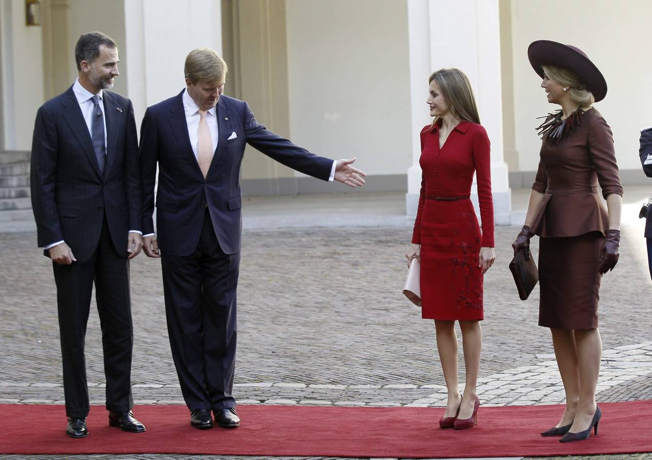 Duelo de estilo entre las Reinas Letizia y Máxima en la visita de los Reyes de España a Holanda