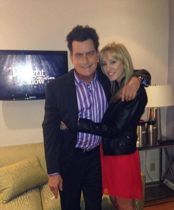 Brett Rossi y Charlie Sheen, un año loco