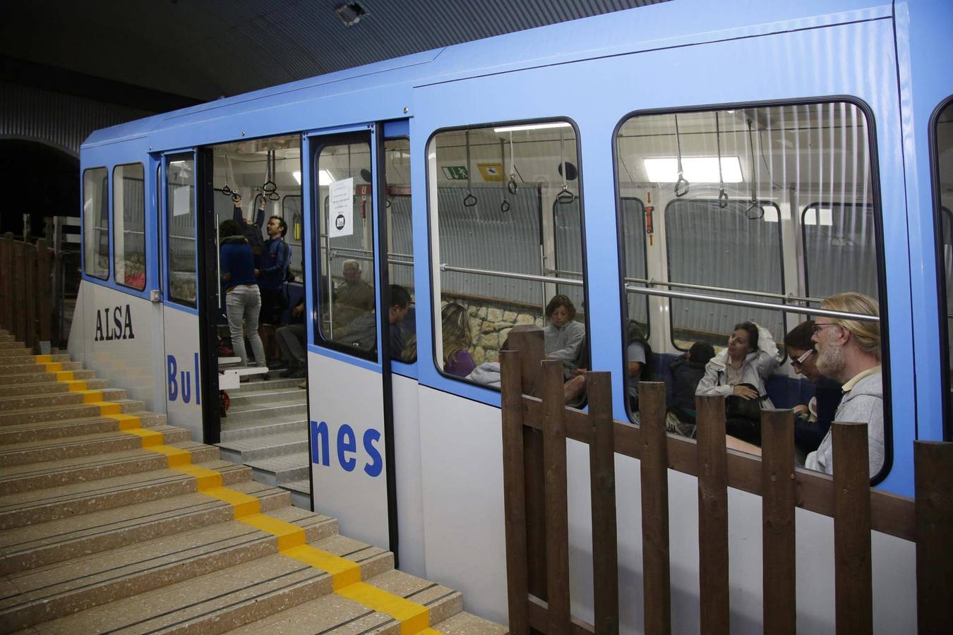 El funicular de Bulnes mejora sus instalaciones