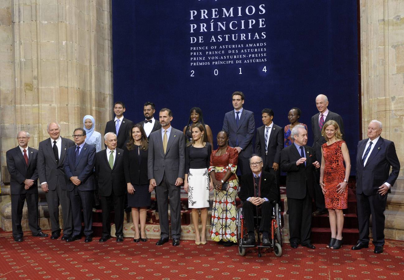 Los Reyes reciben en audiencia a los galardonados con los Premios Príncipe de Asturias 2014