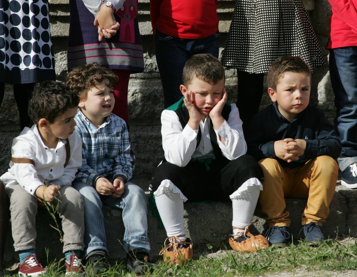 Los Reyes visitan Boal para entregar el Premio al Pueblo Ejemplar 2014