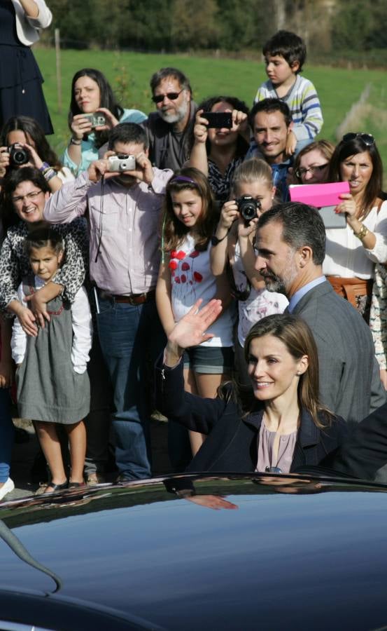Los Reyes visitan Boal para entregar el Premio al Pueblo Ejemplar 2014