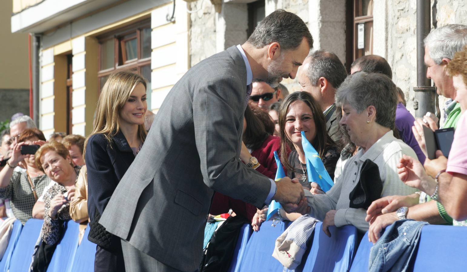 Los Reyes visitan Boal para entregar el Premio al Pueblo Ejemplar 2014