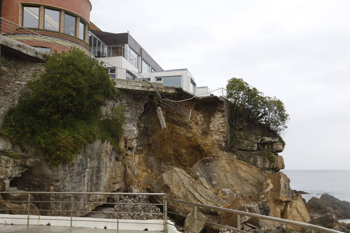 Desprendimiento en el Club de Regatas de Gijón