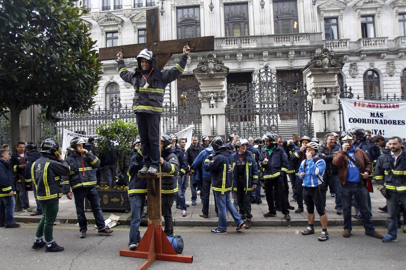 Bomberos de Asturias protesta por la reducción de efectivos
