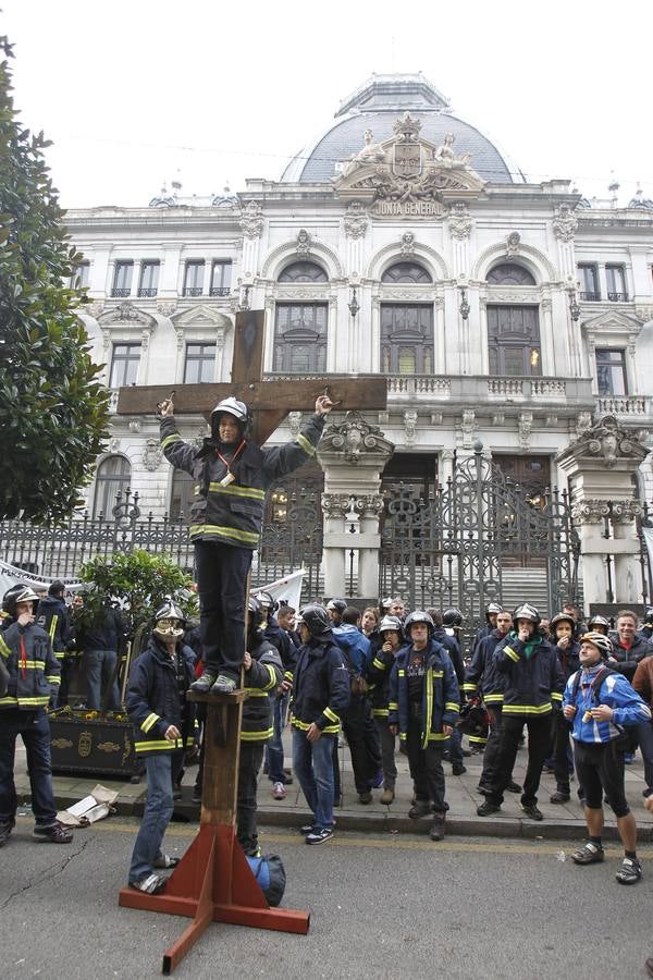 Bomberos de Asturias protesta por la reducción de efectivos