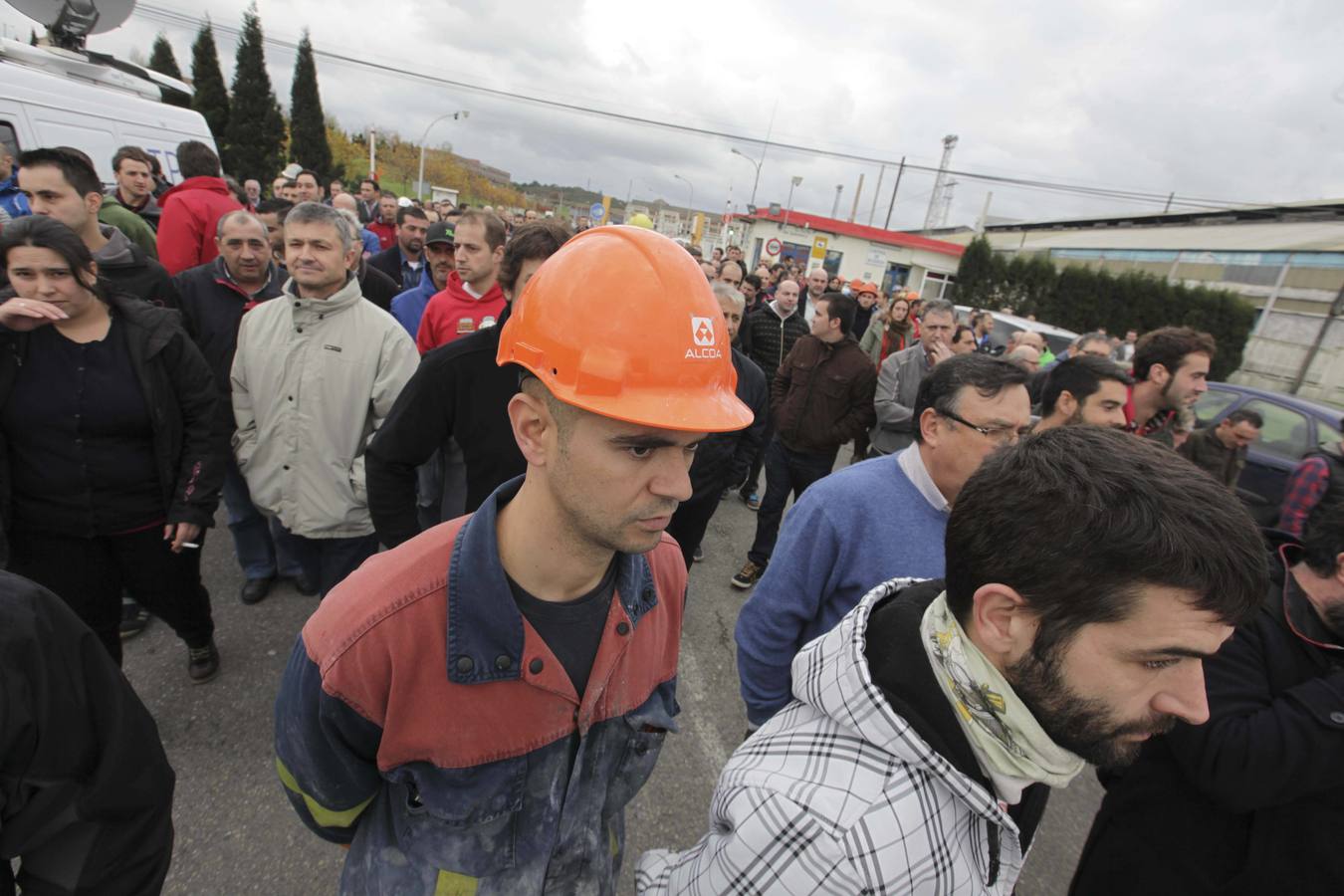 Concentración de los trabajadores de Alcoa ante el anuncio de despidos masivos