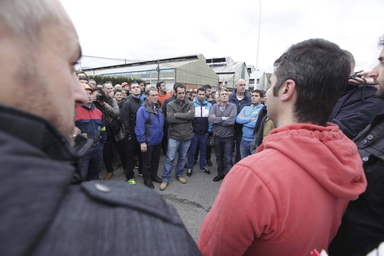 Concentración de los trabajadores de Alcoa ante el anuncio de despidos masivos