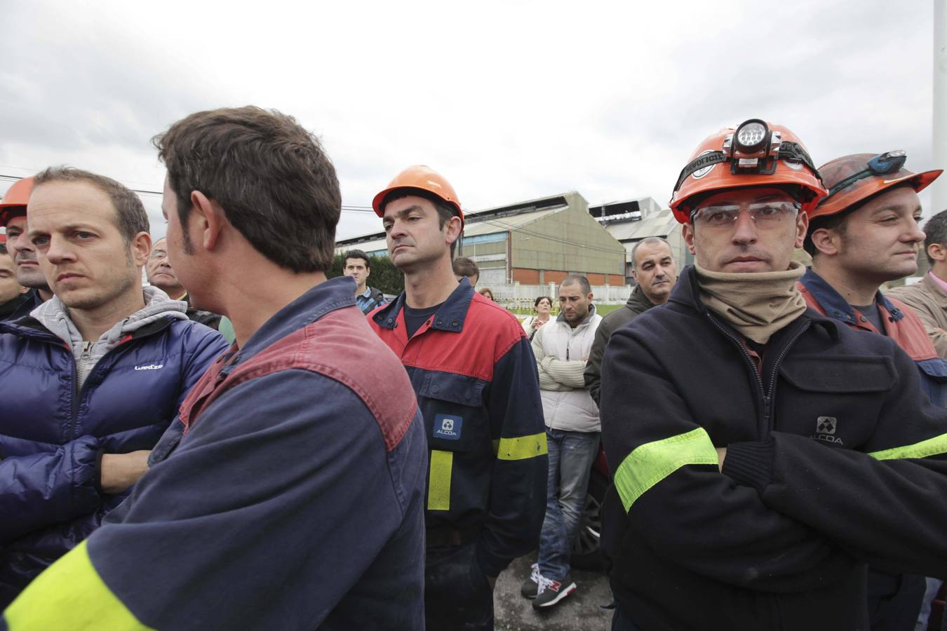 Concentración de los trabajadores de Alcoa ante el anuncio de despidos masivos