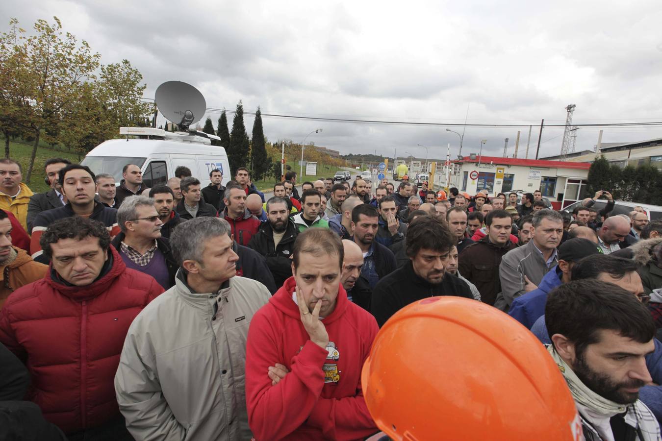 Concentración de los trabajadores de Alcoa ante el anuncio de despidos masivos