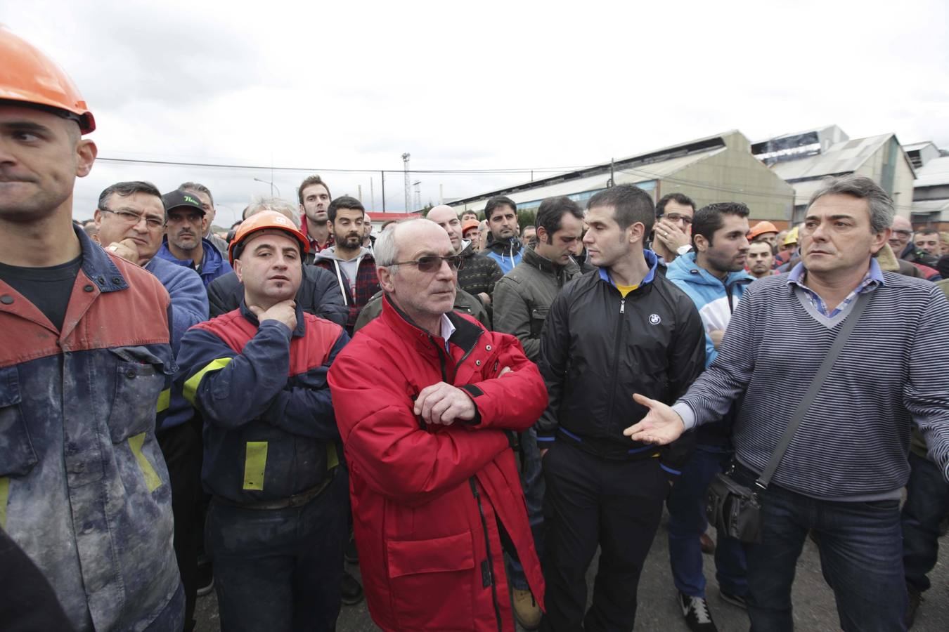 Concentración de los trabajadores de Alcoa ante el anuncio de despidos masivos