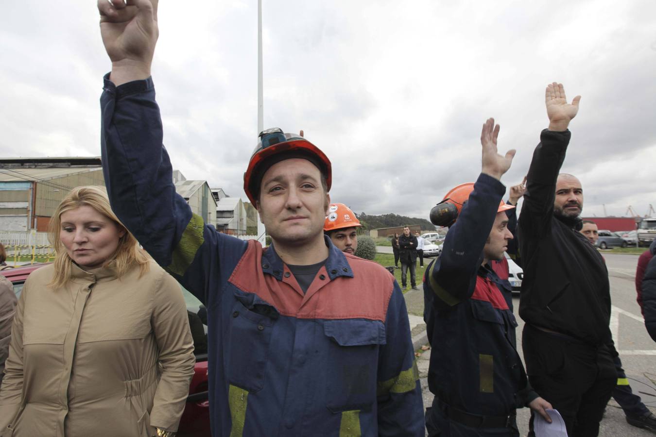 Concentración de los trabajadores de Alcoa ante el anuncio de despidos masivos