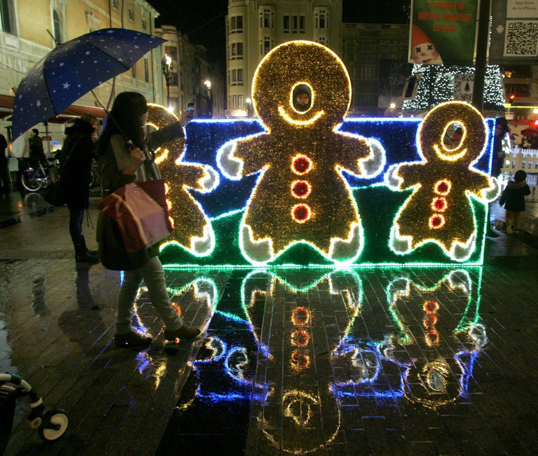 Gijón enciende la iluminación de Navidad