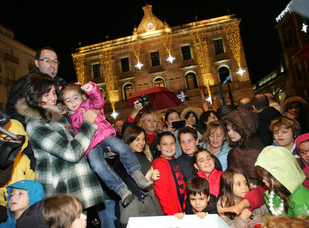 Gijón enciende la iluminación de Navidad