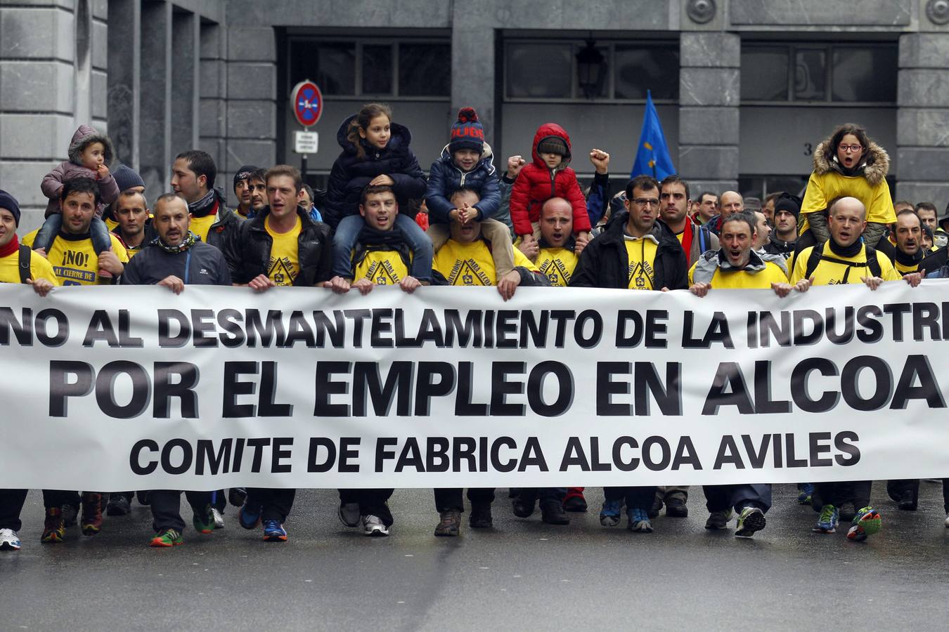 Los trabajadores de Alcoa llevan su protesta a Oviedo