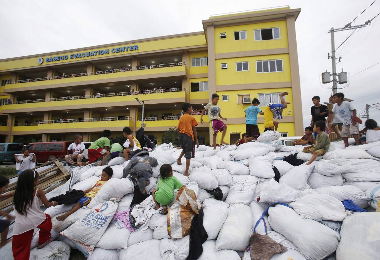 El paso de Hagupit, en imágenes