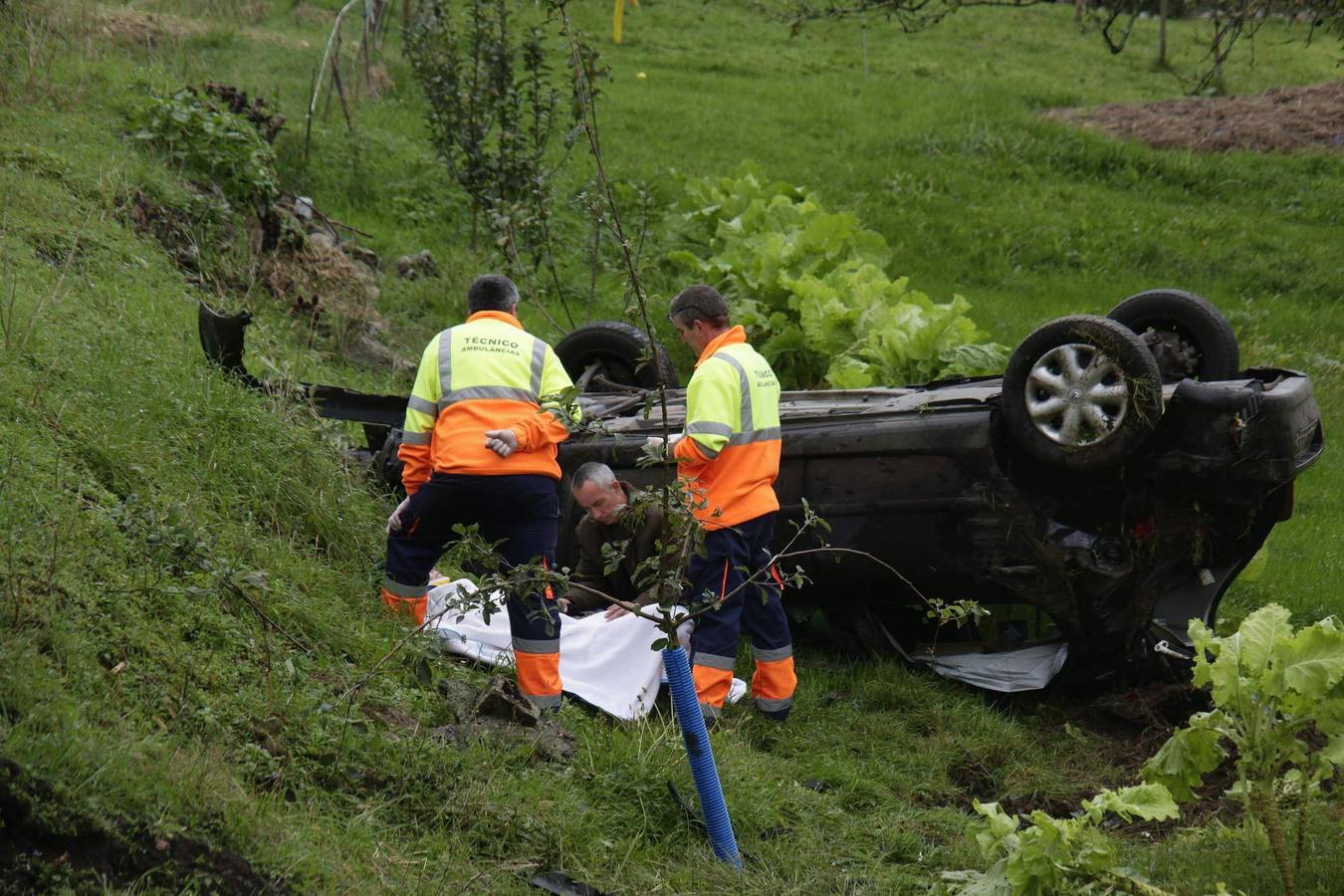 Espectacular accidente en Cangas de Onís