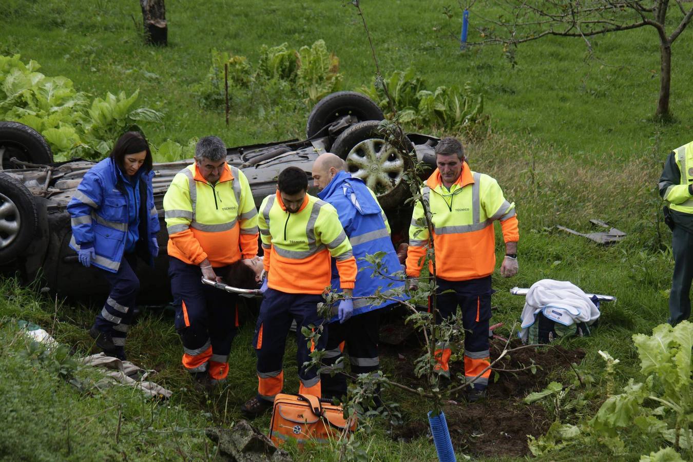 Espectacular accidente en Cangas de Onís