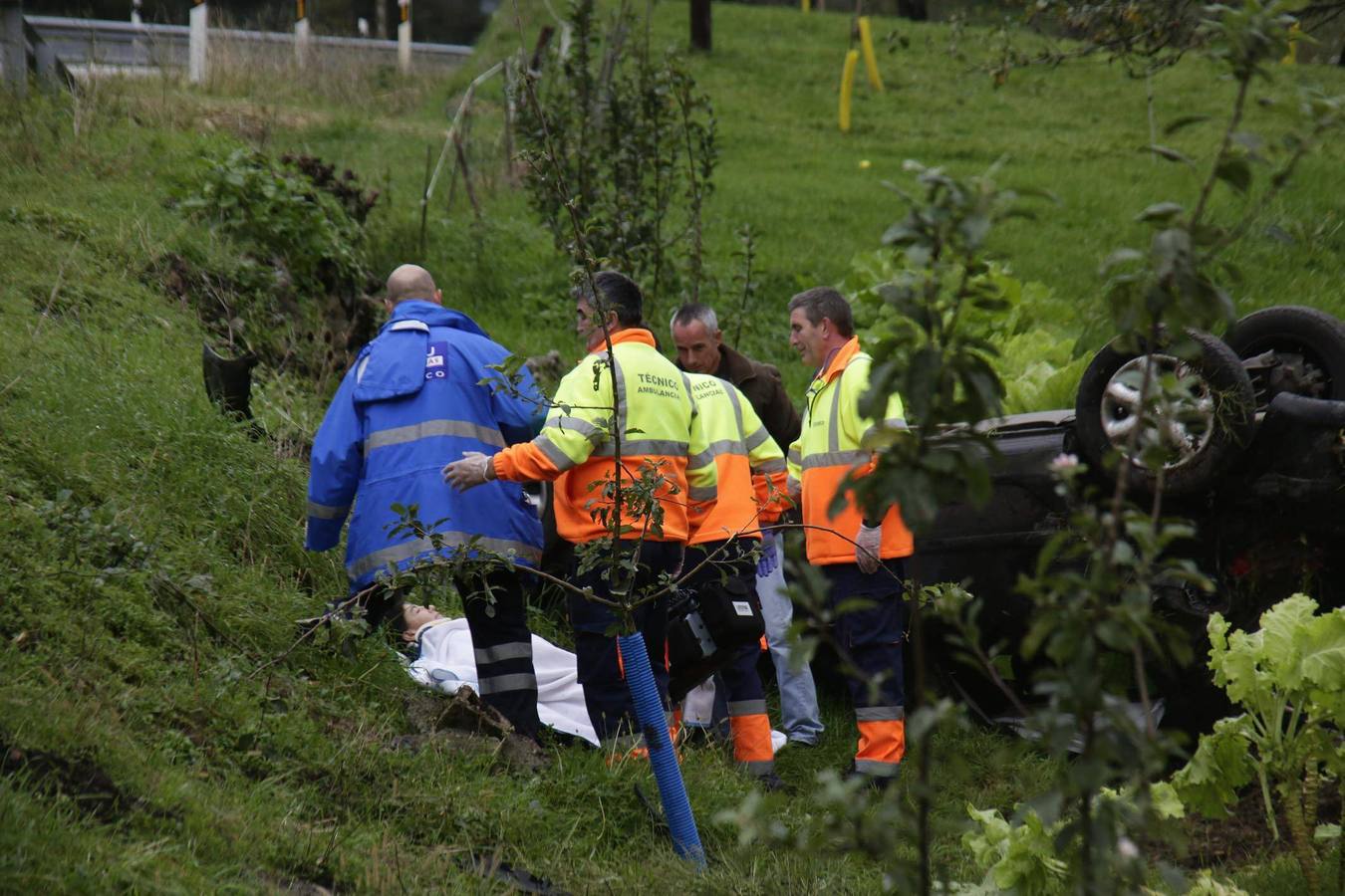 Espectacular accidente en Cangas de Onís