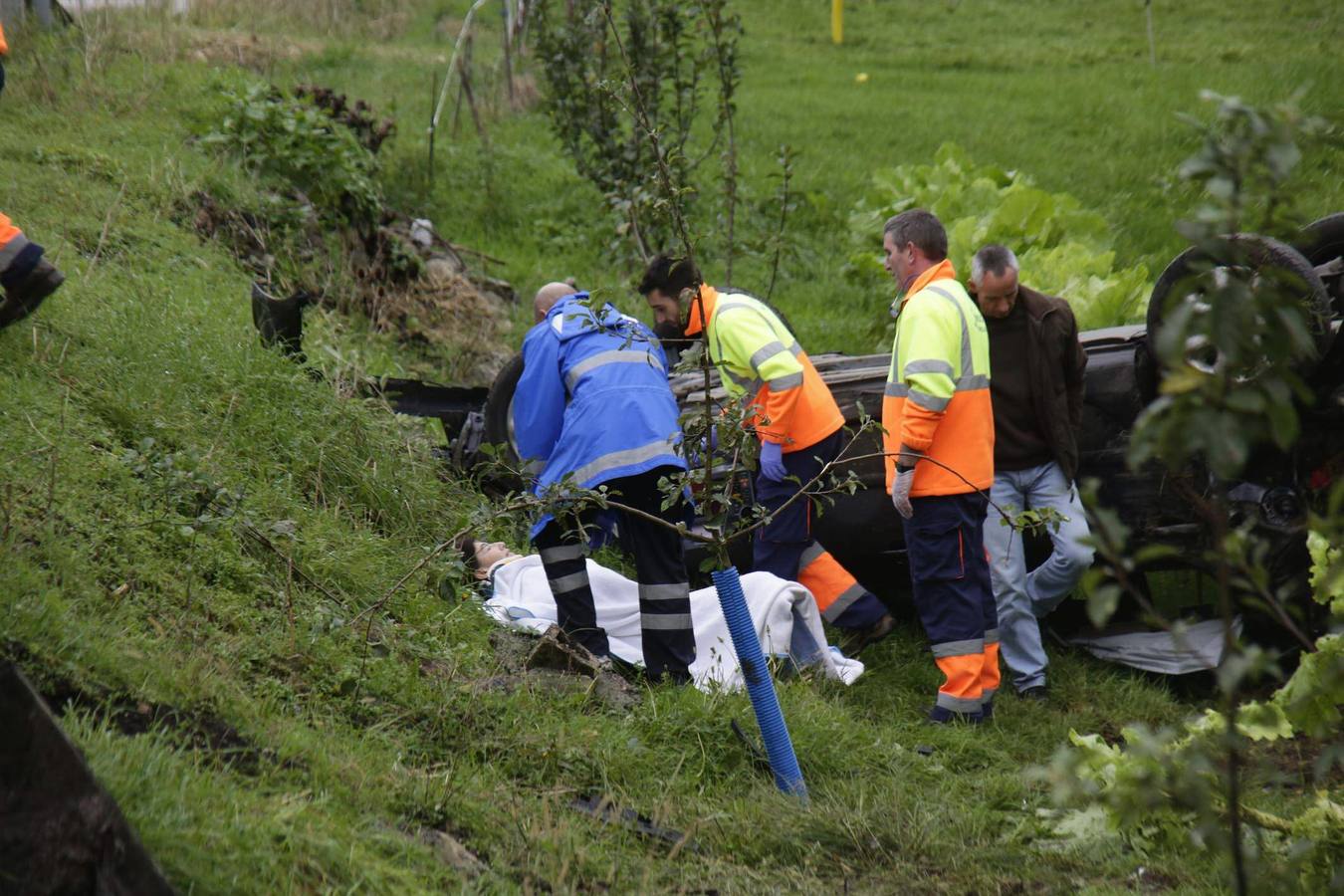 Espectacular accidente en Cangas de Onís