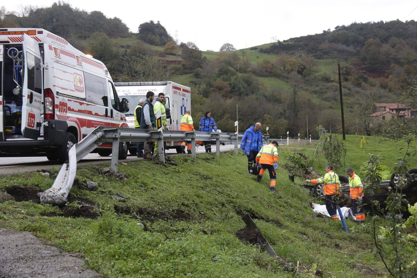 Espectacular accidente en Cangas de Onís