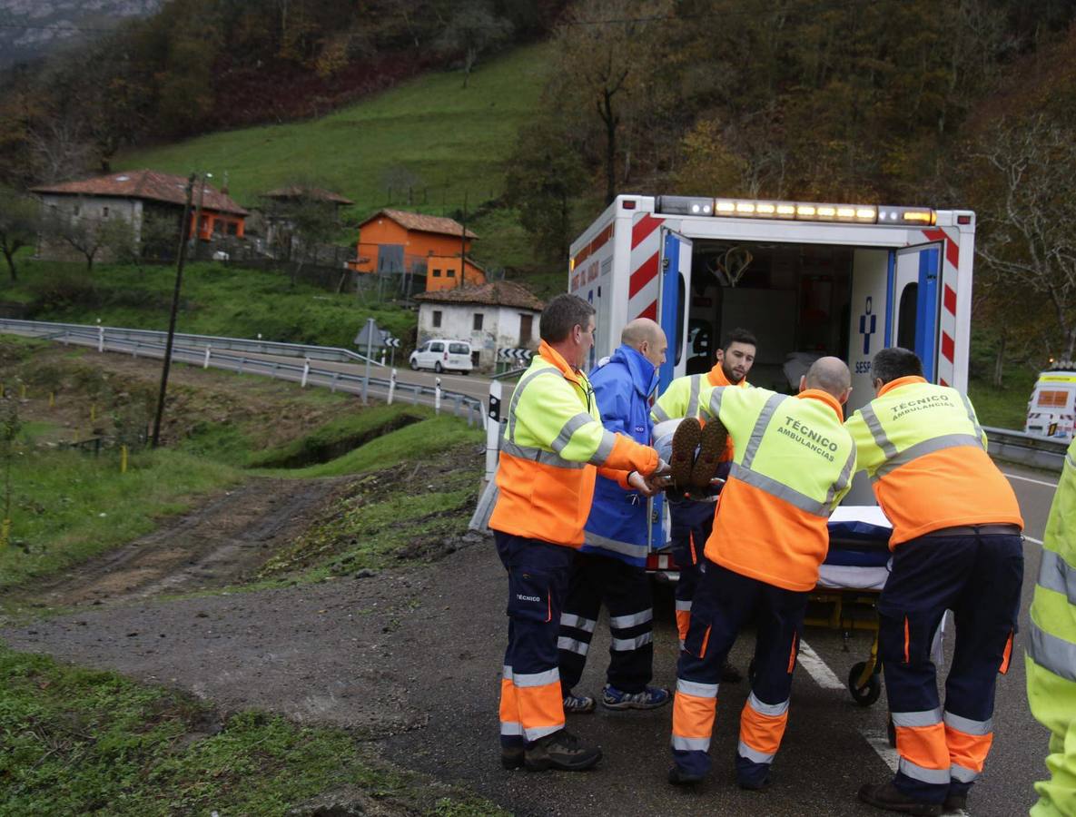 Espectacular accidente en Cangas de Onís