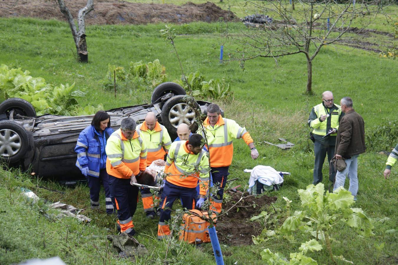 Espectacular accidente en Cangas de Onís