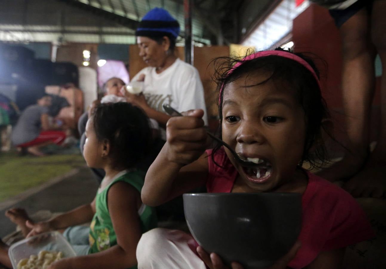 El tifón Hagupit deja 27 muertos y miles de desplazados en Filipinas