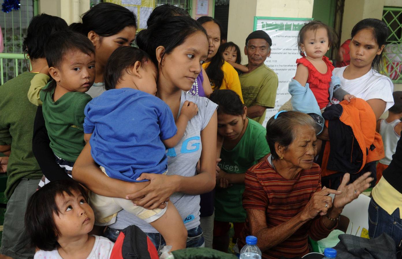 El tifón Hagupit deja 27 muertos y miles de desplazados en Filipinas