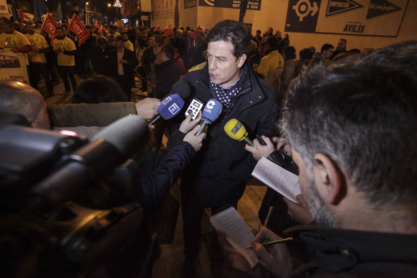 Multitudinaria manifestación en Avilés contra el cierre de Alcoa