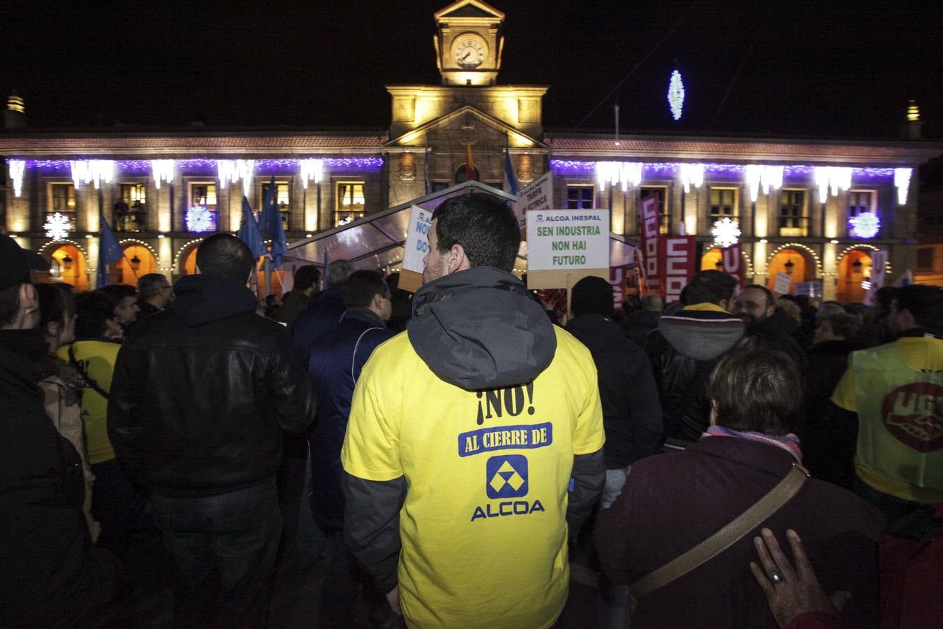 Multitudinaria manifestación en Avilés contra el cierre de Alcoa
