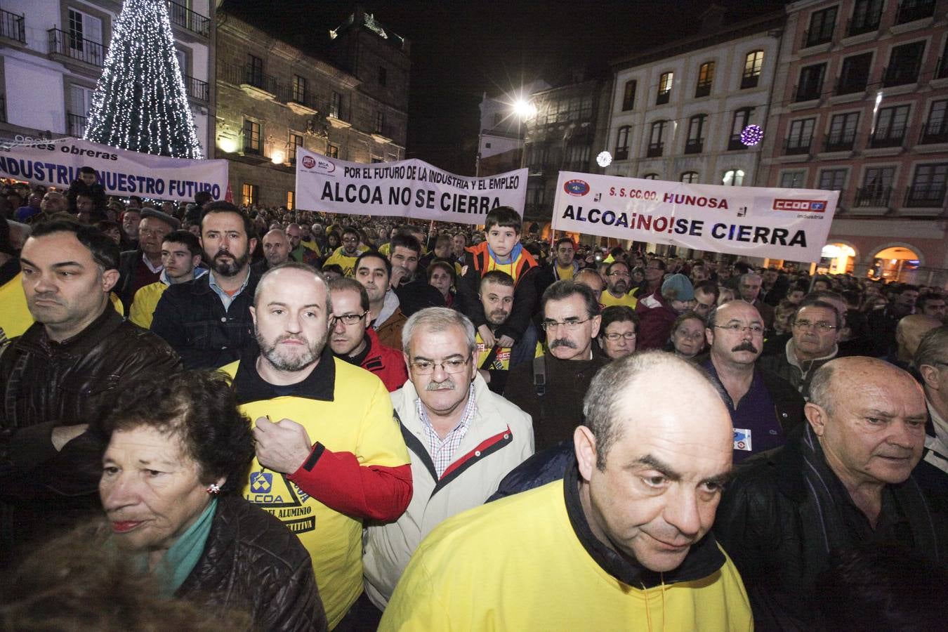 Multitudinaria manifestación en Avilés contra el cierre de Alcoa