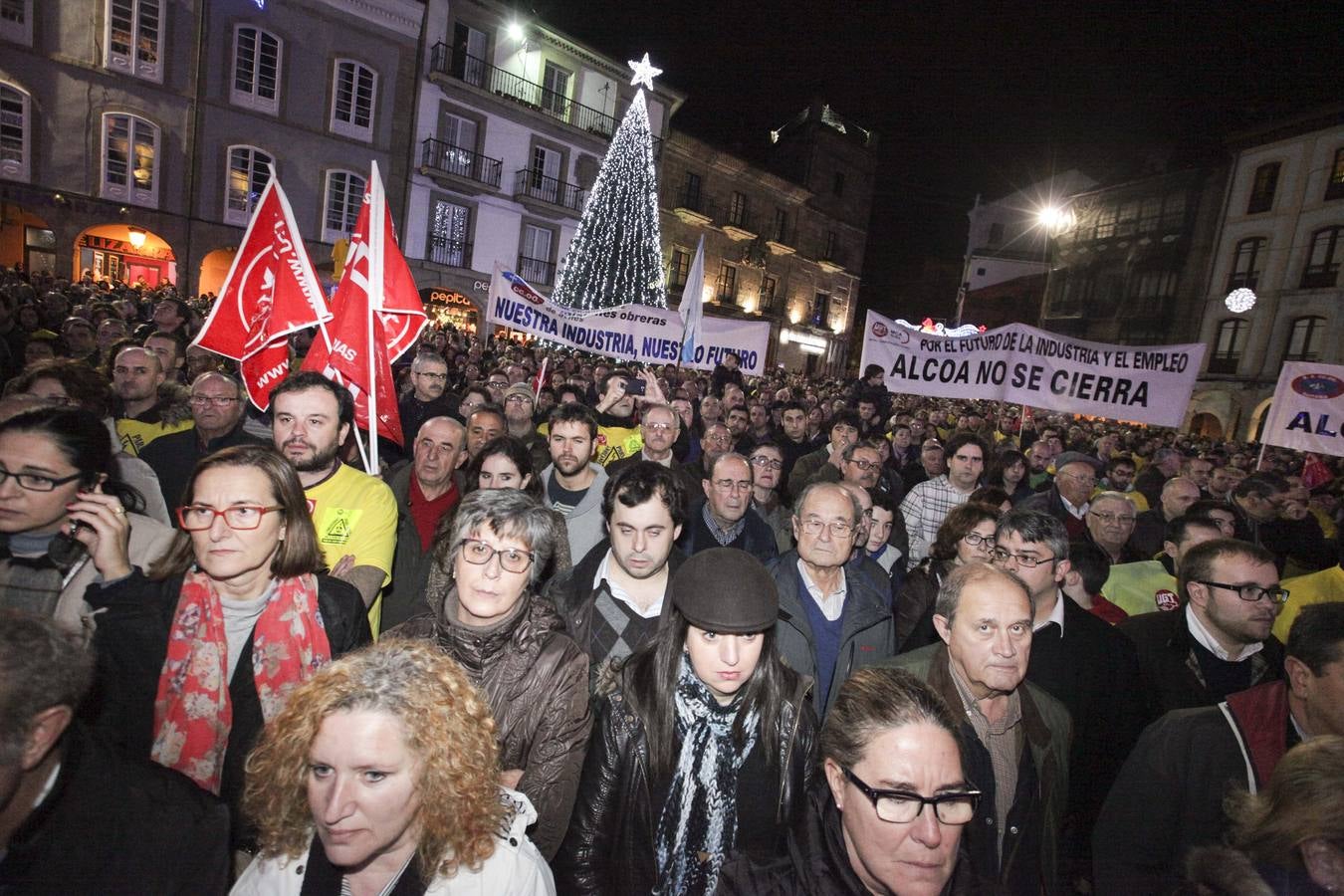 Multitudinaria manifestación en Avilés contra el cierre de Alcoa